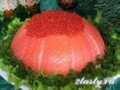 Фото Новогодний салат с семгой и красной икрой лосося