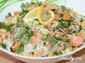 Экзотический салат из осьминогов, креветок и мидий